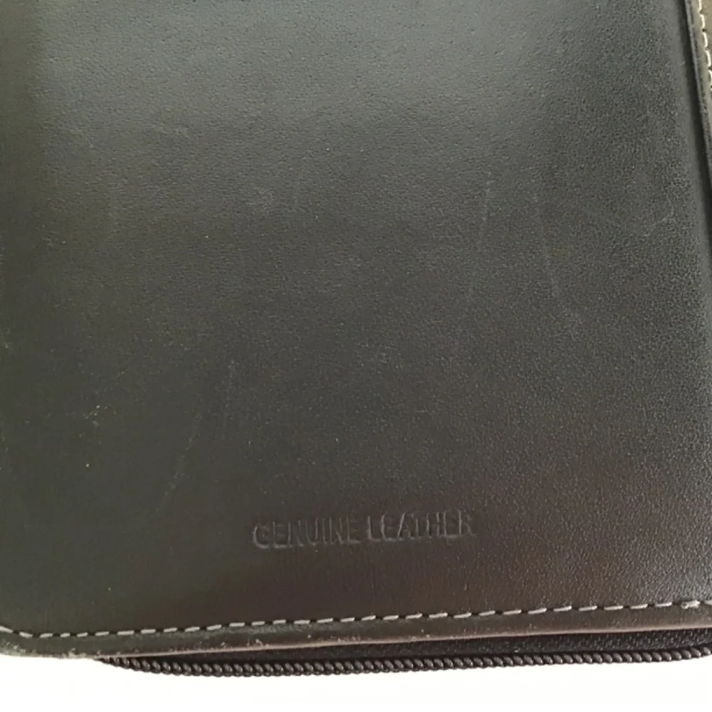 LEED’S Black Leather Passport‎ Organizer Zipper Close Card Slots Pocket Pen Slot